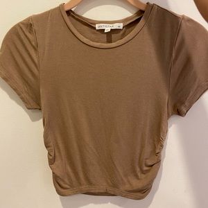 TAN CINCHED SEAM TEE